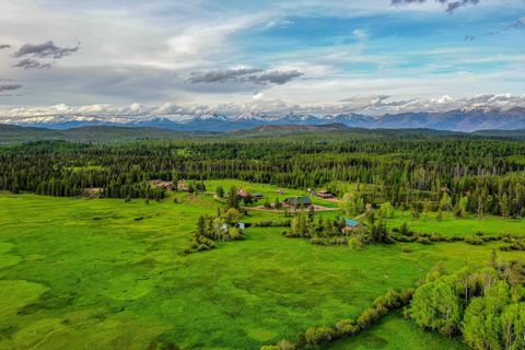 Dabei handelt es sich um eine Altimmobilie, vielleicht eine einmalige Eigentumsübertragung in West-Montana. Die Grey Wolf Ranch ist seit fast 50 Jahren im Besitz derselben Familie, mit nur sehr wenigen Besitzern, seit sie ursprünglich ein Gehöft war....