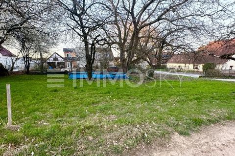 Das ideale Grundstück für Ihr Traumhaus in Erlangen-Kriegenbrunn auch Teilkäufe möglich! Zum Verkauf steht ein einzigartiges Grundstück in der begehrten Römerreuthstraße in Erlangen-Kriegenbrunn. Mit einer Gesamtfläche von 1.114 m² bietet dieses Grun...