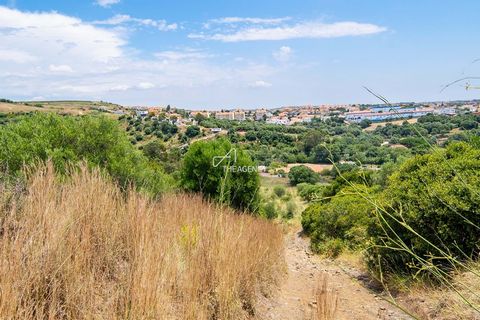 Located in Cascais. The rustic land located in Manique, Cascais, with 5,760 m² and views over the Serra de Sintra, is classified in the Municipal Master Plan (PDM) as Urbanized Land - Green Spaces for Recreation and Production. This classification im...