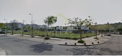 Excellent Opportunity for Investors - 2,579m² for Commercial/Service Unit Construction Flat plot of land with a total area of 2,579m², designated for the construction of a commercial/service unit. With a construction footprint of 2,000m² and a buildi...