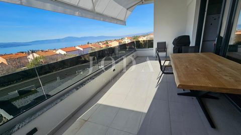 Location: Primorsko-goranska županija, Malinska-Dubašnica, Malinska. Malinska schöne Wohnung mit offenem Meerblick! Zum Verkauf steht eine neue, leicht genutzte Wohnung mit offenem Meerblick in Malinska. Die 81,30 m2 große Wohnung befindet sich im zw...