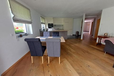 Deze moderne vakantiewoning in Jochberg ligt op slechts 8 km van Kitzbühel! Deze uitnodigende accommodatie combineert hedendaags comfort met een gezellige sfeer en biedt de perfecte uitvalsbasis voor je vakantie in de Oostenrijkse Alpen. Het appartem...