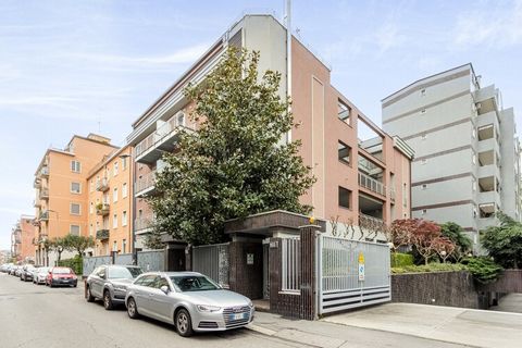 Het appartement in Milano heeft 1 slaapkamer(s) en kan gereserveerd worden tot 4 personen. Accommodatie De accommodatie heeft een oppervlakte van 50 m² iscomfortabel ingerichte en is modern. De woning bevindt zich op 190 m van het restaurant 