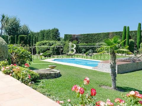 FOR SALE property in Châteauneuf de Grasse, in the heart of the perfume region, beautiful 8-room property 287m², located near the Golf course and the Grande Bastide Restaurant, a privileged location on the Côte d'Azur and only 20 minutes by car from ...