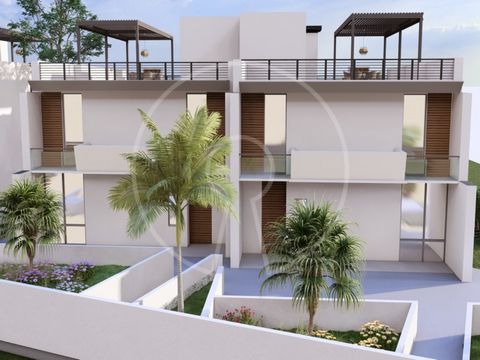 Condominio privado en construcción, en un terreno de 2,743 m2. Este condominio consta de 4 casas pareadas T4 que constan de 3 plantas, con piscina privada y jardín. Casa B En la planta baja, toda la sala de estar está abierta al jardín exterior con u...