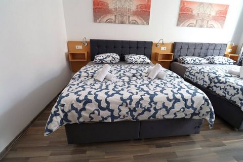 This unique apartment room, in the center of Vienna, offers you an incredible experience. Freshly renovated and with all the necessary amenities, it will make your stay at the aparthotel unforgettable. Comfortable king-size beds, beautiful curtains a...