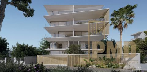Voula (Centrum), een uitstekend appartement van 116 m² op de 1e verdieping, biedt een perfecte combinatie van modern design en comfort. Het heeft 3 slaapkamers (1 grote slaapkamer met en-suite badkamer), 2 badkamers, 1 toilet, ruime open woon-, eet- ...