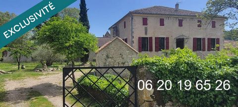 Demeure d’exception du XIIIe siècle avec jardin et dépendances