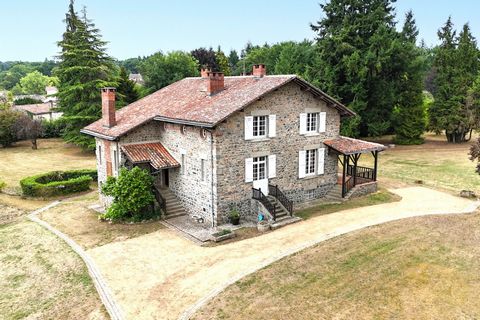Propriété de Caractère Exceptionnelle avec Grands Espaces et Vue Panoramique