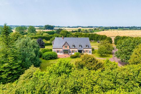 Canton of Criquetot l'Esneval, 20 minutes from Le Havre and port ZI, 15 minutes from the Alabaster Coast and Etretat. This property is out of sight, quiet in its park of about 1.2 ha wooded, landscaped and flat. A pond and its orchard enhance your da...