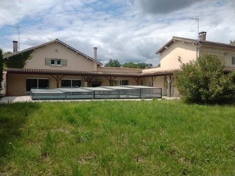 Maison à étage de 225m2 avec piscine