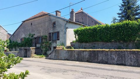 70210 Mailleroncourt, village proche toutes commodités, commerces, nature, rivière et forets Maison de 123 m², sur terrain de 701 m², proposant au rez de chaussée, une verrière, cuisine, salon, séjour équipé d'un insert, salle de bains avec douche et...
