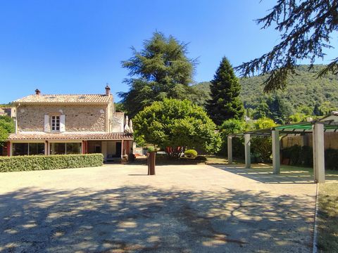 Charme de l'ancien ; beau cadre naturel, piscine, forage, potentiel gîte/chambre d'hôte