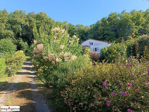 MAISON AU CACHET FOU A FLANC DE ROCHE A TABANAC