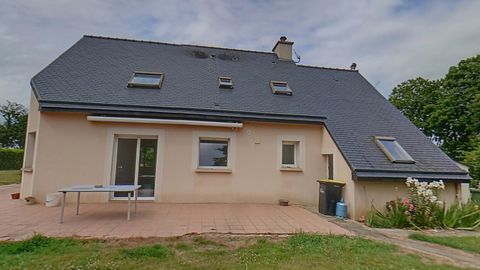 St Thual: A 7 mn axe Rennes/St Malo maison de 1998 avec 4 ch , grand terrain et dépendances. Rien a faire