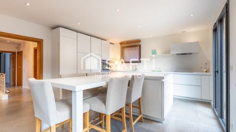 St Maxime - Villa rénovée - 149 m2 - Aperçu mer