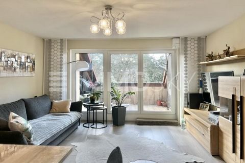 Modern apartment with balcony in Nuremberg-Reichelsdorf Welcome to visit this beautiful, completely renovated two-room apartment in the sought-after attic of an eight-party house. This apartment offers not only modern equipment, but also numerous ame...