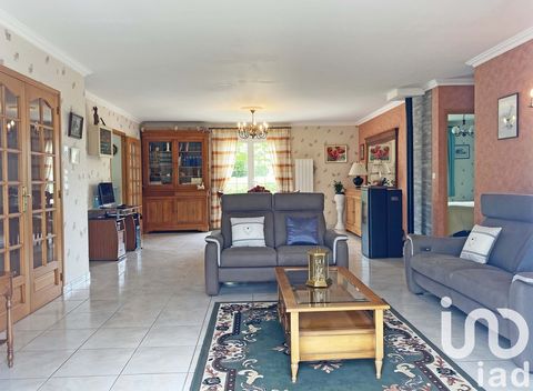 iad France - Marc Blanchet vous propose: PAVILLON PLAIN PIED 141 M² 3 CHAMBRES Venez découvrir ce magnifique pavillon plain-pied de 141 m² habitables. Construit en 2010, il propose une agréable pièce de vie de 46 m² avec son poêle à pellets, cuisine ...