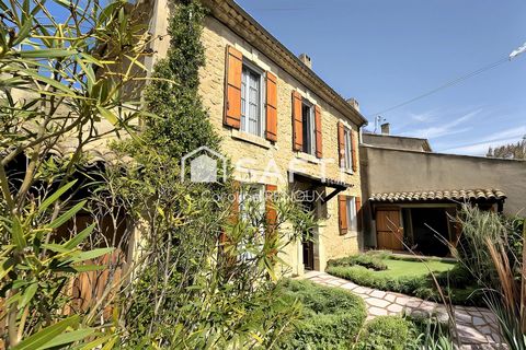 Maison de Maître 195 m² en plein centre du village avec un extérieur