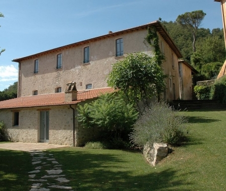 Price from € 360,000 Five working farm buildings have been converted into eight completely restored properties, all with private gardens. Rancale is located within delightful mature grounds, accessed via a tree-lined driveway. Each property has the u...