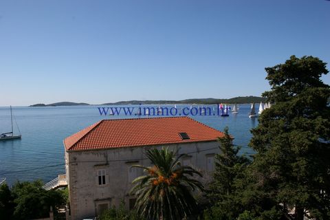 Old stone palace for sale, located in a residential part of Orebic, only 30 meters from the sea and a beautiful pebble beach. The building consists of a basement, ground floor and three floors. The house has a residential - business purpose, It is lo...