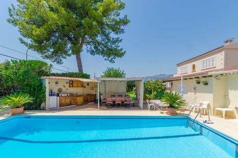 En la urbanización de Palmanyola, entre la capital Palma de Mallorca y la Tramuntana, se halla esta bonita casa con piscina privada, que ofrece un segundo hogar a 6 personas. La piscina privada de cloro tiene un tamaño de 9 m x 5 m y una profundidad ...