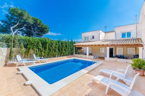 Beautiful house with a private pool in the marvelous area of Cala Pi, with a capacity for 8 people. At the back of the house, you will find the marvellous chlorine pool which is 6 x 3.5 meters and has a depth that goes from 1 to 1.9 meters. It is sur...