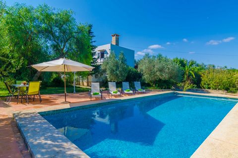 Welkom in dit landhuis voor 10 personen in Felanitx. Het beschikt over een zwembad. Al met al is het de perfecte plek om te genieten van de rust van het Mallorcaanse platteland. Het huis van 240 m2 gelegen op een perceel van 1700 m2, is ideaal voor f...