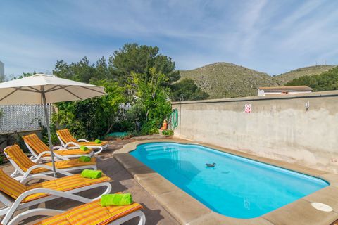 Welcome to this beautiful villa located in Puerto de Alcudia, where 6 people will find their second home. The exteriors of the villa are designed to enjoy the Mediterranean climate. In the garden, you will find a swimming pool of 5x3m and a depth of ...