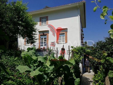 In the middle of Serra do Açor, next to Fraga da Pena and Mata da Margaraça, you will find this small farm located on a slope of the mountain, enjoying an unobstructed view of the valley and ready to live in. Inserted in the network of Schist Village...