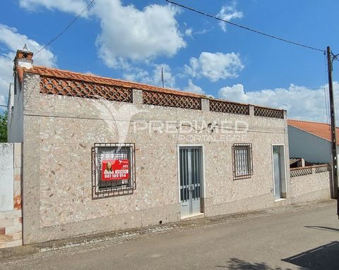 For sale urban building in Figueira and Barros, near the village of Avis and albufeira de Maranhão. On the ground floor has three rooms, kitchen, bathroom and hallway. It has well and a backyard with about 200m2. On the first floor there is a marquee...