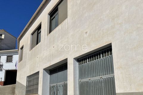Identificação do imóvel: ZMES506246 What are you looking for? Do you need a warehouse for your activity? Or do you prefer a warehouse with an activity? We got him! Magnificent warehouse of 280 m2 built, located in a privileged place of the population...