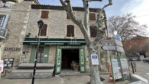 EXCLUSIVITY AND LOCATION N 1: Old stone building for mixed use with commercial premises and reserves, garage and parking and upstairs an independent duplex apartment to renovate of 83 M2. Superb potential and investment with 180 M2 in total! You are ...