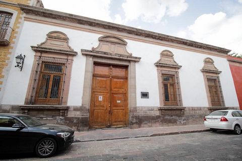 VO22-414EP/RF Dit huis is een van de belangrijkste huizen in Querétaro, vanwege zijn leeftijd, zijn ligging, zijn relevantie en zijn schoonheid. Het is een ideale locatie voor exclusieve restaurants, boetiekhotels (momenteel grenzend aan het boetiekh...