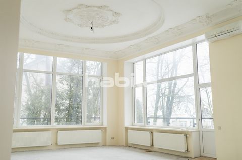 Apartment in city Jurmala - sea coast city, popular in the summer and calm in the winter. Sea view from the balcony. Only 6 apartments in the house. Inner garden for barbeque. High 5.80 m ceiling. Heated floors in the first floor. Hand made golden st...