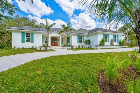 Nestled on a quiet street, NEWLY CONSTRUCTED smart home with modern amenities. The 3,341 sq ft residence includes 4 ensuite bedrooms and powder, living, and dining rooms. Custom kitchen has Crestwood cabinets, Wolf + Sub Zero appliances and Quartz co...