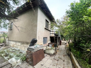 Price: €23.000,00 District: Ruse Category: House Area: 120 sq.m. Plot Size: 2000 sq.m. Bedrooms: 2 Bathrooms: 1 Location: Countryside We are pleased to offer this one storied house, located in small peacefull village only 16 km. to Ruse city and the ...