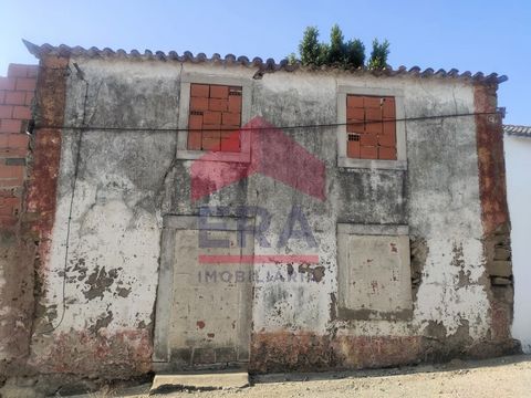 House to recover. Situated in a quiet, residential village with easy access. 8 minutes from the center of Lourinhã, 15 minutes from beaches such as Praia da Peralta, Praia da Areia Branca and 50 minutes from Lisbon. Excellent investment opportunity! ...