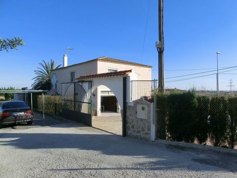 Fantastic landscaped house with a large plot located 1Â km from one of the best beaches of the Spanish Mediterranean coast. Constructed areaÂ in two heights: Upper floor consists of living room, dining room, 3 bedrooms, kitchen, bathroom and large te...