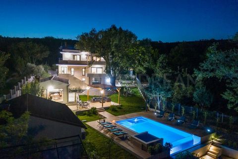 Luxury beachfront Villa near Zadar for sale Exclusive Luxury beachfront Villa with the direct access to the beach for sale just a few minutes from the town of Zadar. Completely private villa is located in a beautiful cove, with abundant nature all ar...