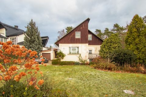 Residence by walking area to the lake. Large rooms, spacious kitchen. Access to the property is possible from both sides, thus creating a closed part of the yard with a rest area and an open side of the street with a garden. The residential house has...
