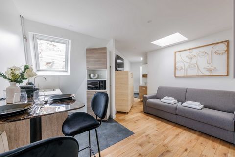 This is a 16m² studio situated a 15-minute walk away from the renowned Trocadéro Square. It is located on the 6th floor, accessible by an elevator up to the 5th floor followed by stairs to the 6th floor. The studio comprises of: A living area with a ...