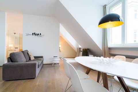 Ein clever gestaltetes 46 m² großes Studio-Apartment, das alle Wohnbereiche harmonisch vereint und ideal für bis zu 2 Gäste ist. Obwohl es sich in einem schönen Gebäude aus dem 19. Jahrhundert befindet, wurden die Innenräume aufgrund von kürzlichen R...