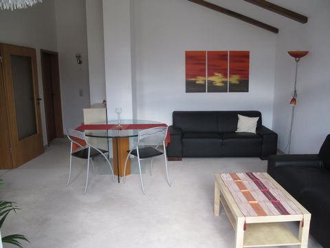 Fully furnished two bedroom appartment, big living/dining room flodded with light, on third floor, balcony, shower and separate toilet. Own entrance and staircase guarantee maximum level of privacy. Minimum stay: 1 Month (!) Longterm tennants preferr...