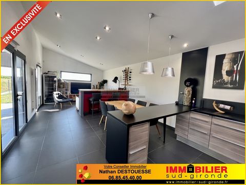 EXCLUSIVE In the town of PORTETS, in a hamlet less than 5 minutes from the town centre, schools, its market place, all shops and amenities, come and settle this beautiful contemporary house from 2012. It consists of an entrance hall with storage cupb...