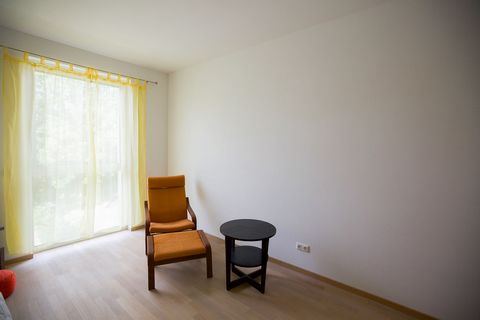 Modern apartment in the most popular district of Leipzig. A variety of restaurants, bars and shops are within walking distance. Distance to the centre: 3 km Distance to public transport: 3 min Equipment: - 2 bathrooms (1x bathtub, walk-in shower, WC ...
