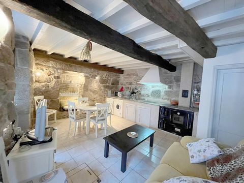 UNIQUE OPPORTUNITY! Discover this beautiful charming country house in a perfect location. With high tourist demand and located on the Camino de Santiago, this property offers you the opportunity to invest in a place with great potential. With a recen...