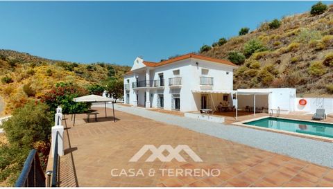 We present you this wonderful hotel/B&B close to the charming town of Macharaviaya. The property has a plot of 18,313 m2. The hotel itself has 500 m2, perfect to realize your dream of owning a B&B or a hotel. When you enter the building, you will fin...