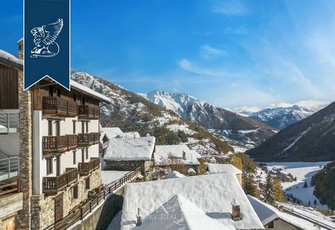 This splendid Alpine hotel for sale, measuring 2,200 sqm on four levels and offering 1,600 sqm of grounds, is at 1,620 metres, on the border with France and Switzerland. This structure offers a true oasis of relaxation, in harmony with the enchanting...