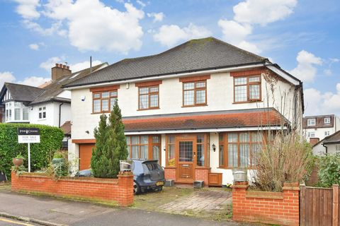 About this property:   Are you searching for a detached house that is conveniently located close to the station and high road? This house boasts not only a prime location but also offers various attractive features such as an en-suite bathroom, a spa...